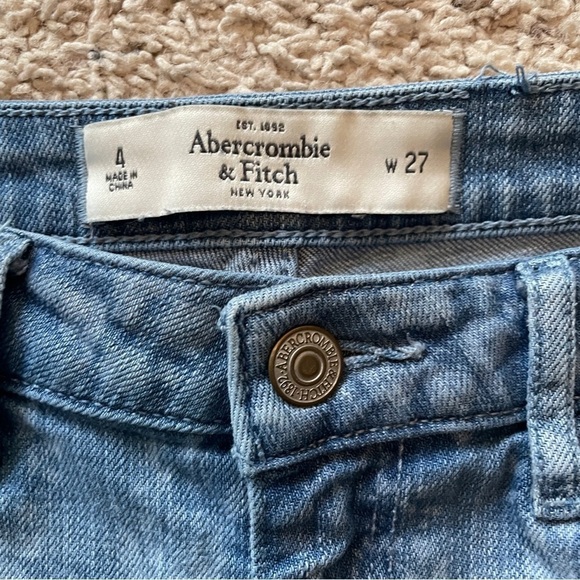 Abercrombie & Fitch 4 / 27 Low Rise Skinny Jeans w/ Floral Print - Picture 4 of 8